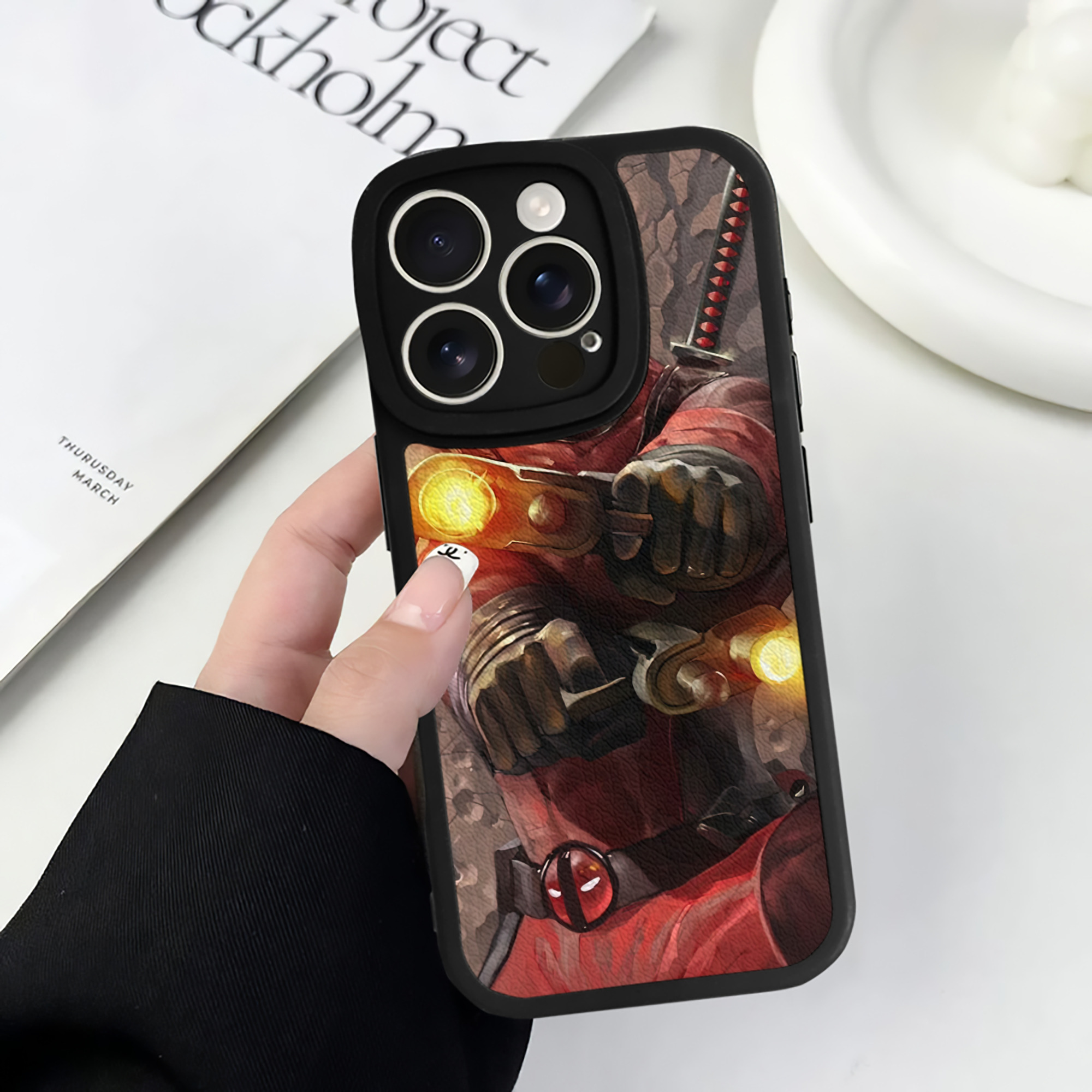 （画像用） Deadpool デッドプール 【iPhone 16シリーズ対応】シリコンスマホケース（レザー調） 材質：シリコン